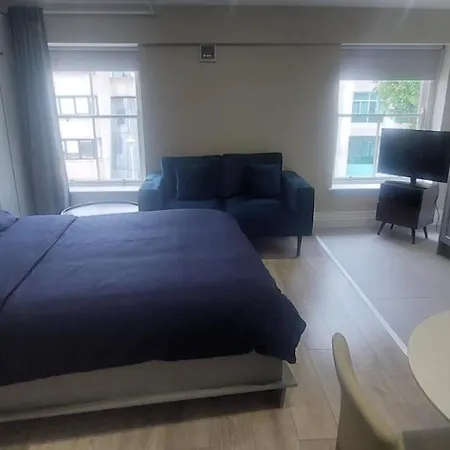 아파트 Newly Refurbed Studio - Top Central Location